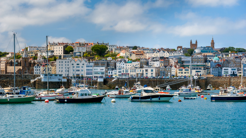 Ambiente acolhedor e seguro em Guernsey, ideal para profissionais de saúde