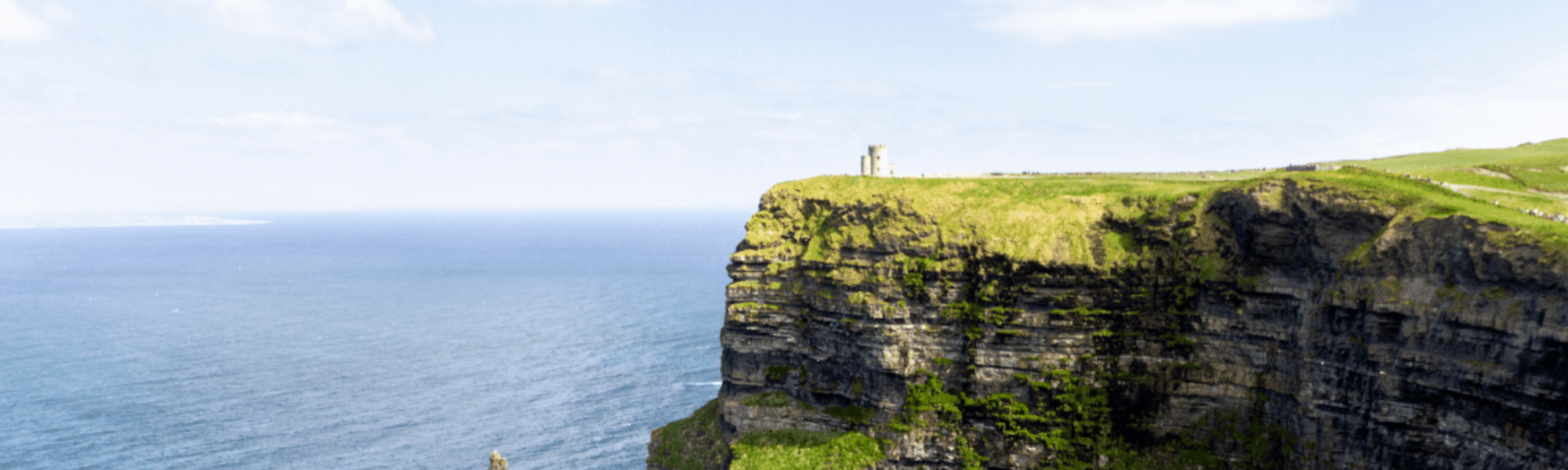 Falaises de Moher au coucher du soleil en Irlande. Vitae professionals, recruiment du profissionelle de santé